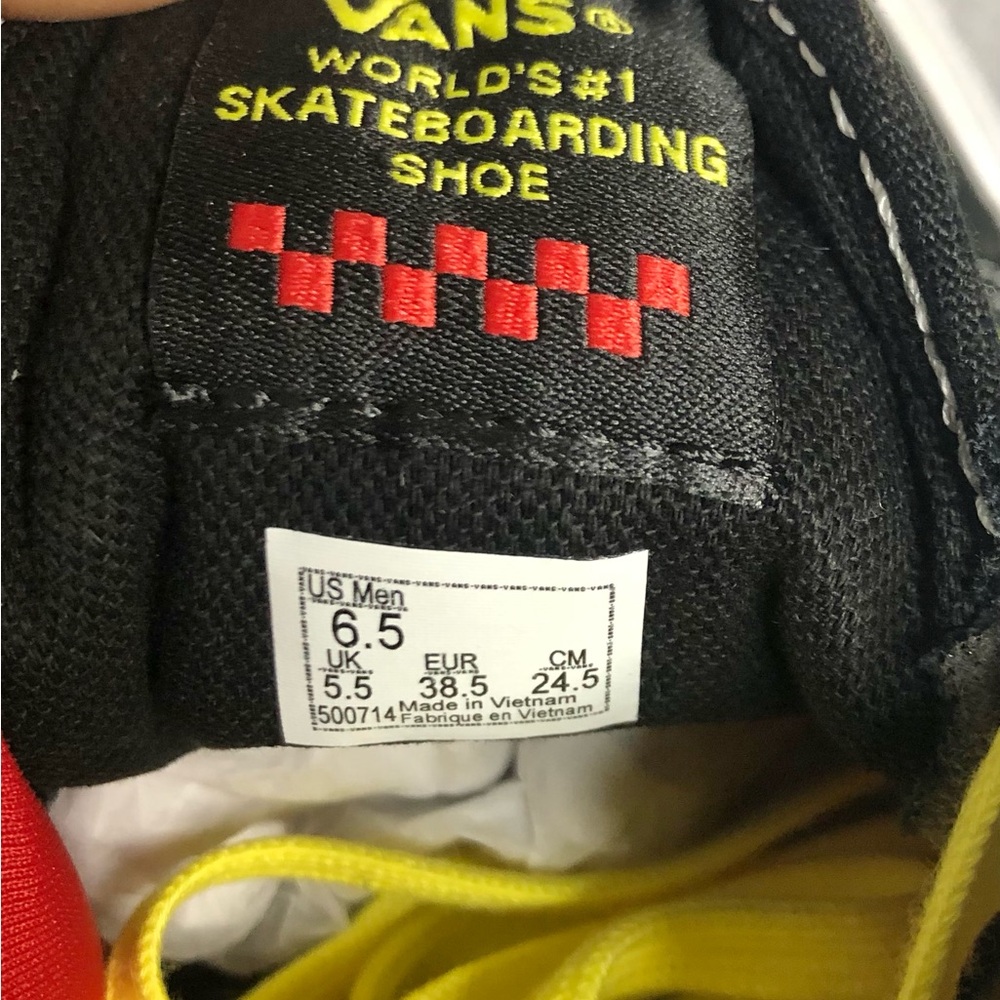 Vans Old Skool Black and Yellow SpongeBob Gigliotti Graphic - Picture 9 of 10